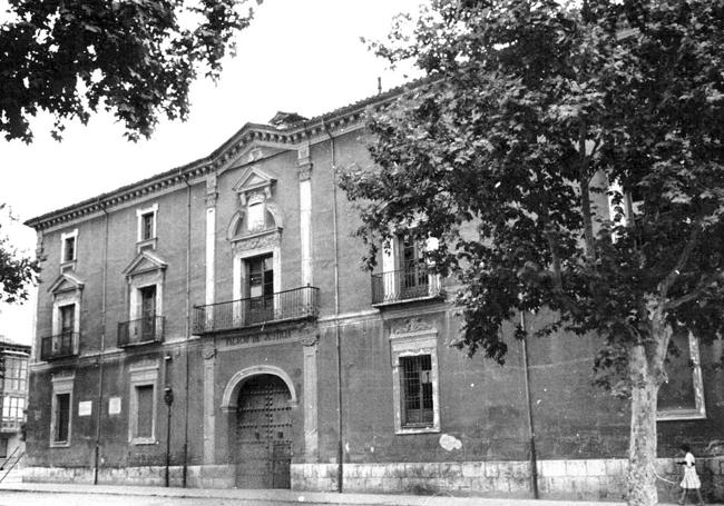 Palacio de los Vivero (años 60), cuando todavía mostraba el rótulo de Palacio de Justicia