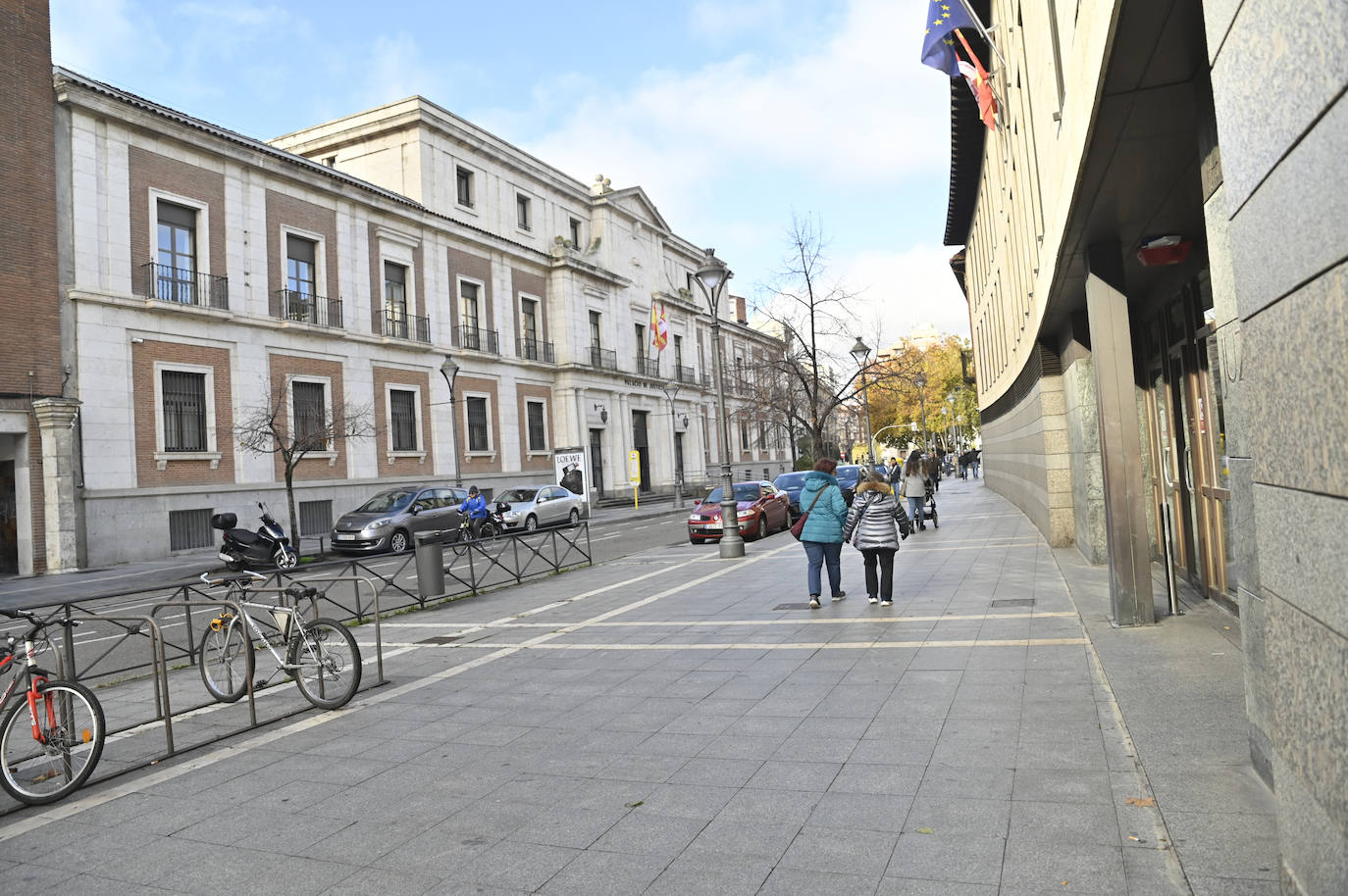 Un paseo en imágenes por la calle Angustias