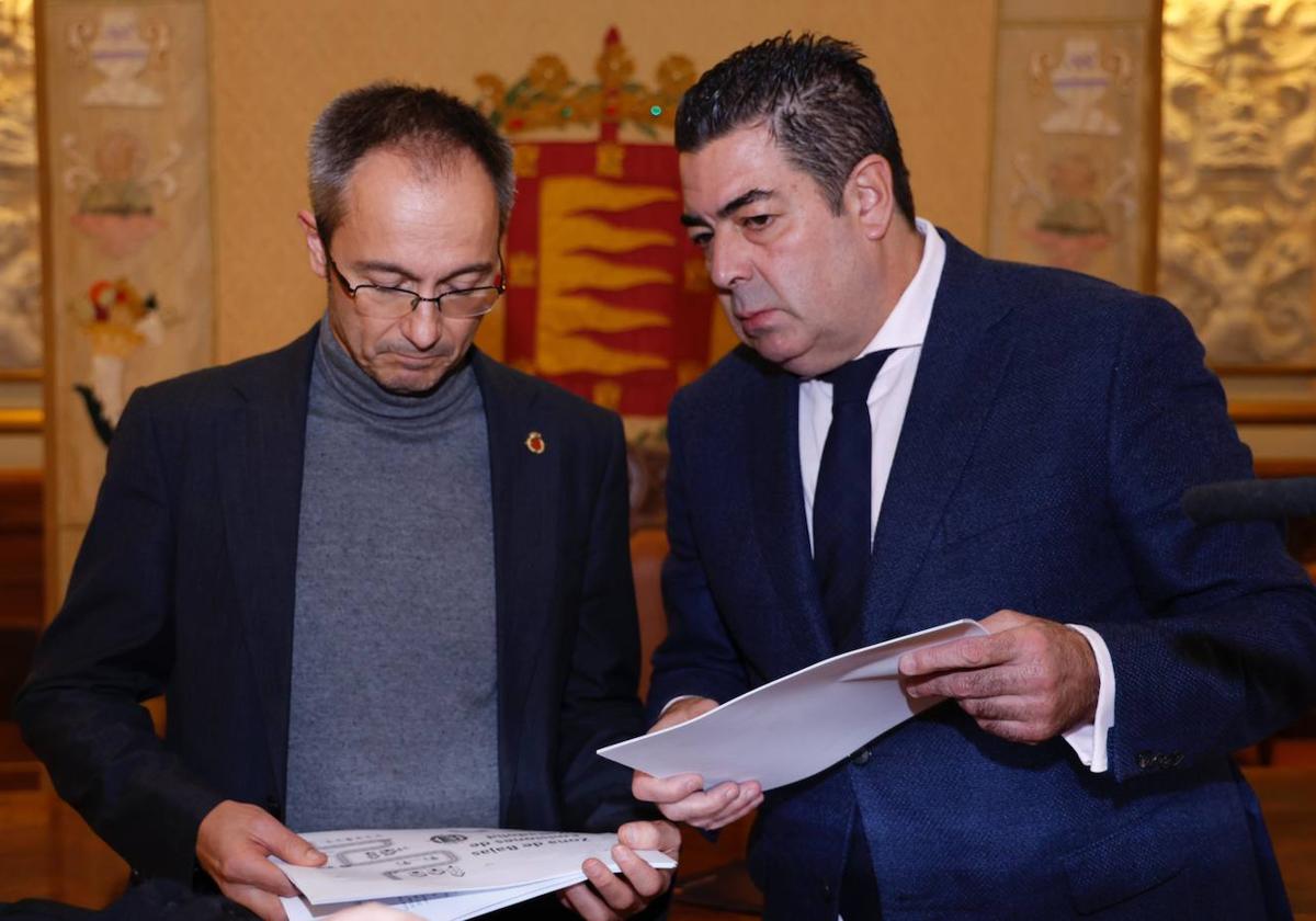 Los concejales Víctor Martín y Alberto Gutiérrez, este viernes durante la presentación del proyecto de Zona de Bajas Emisiones.