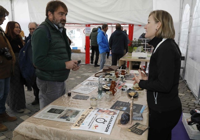 Puesto de una empresa de Canalejas de Peñafiel especializada en Trufiturismo.