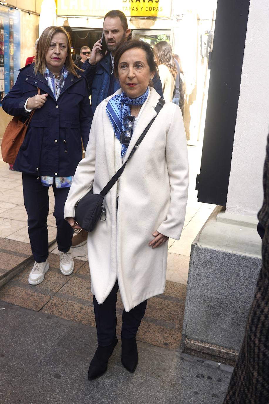 La ministra Margarita Robles, en la capilla ardiente.