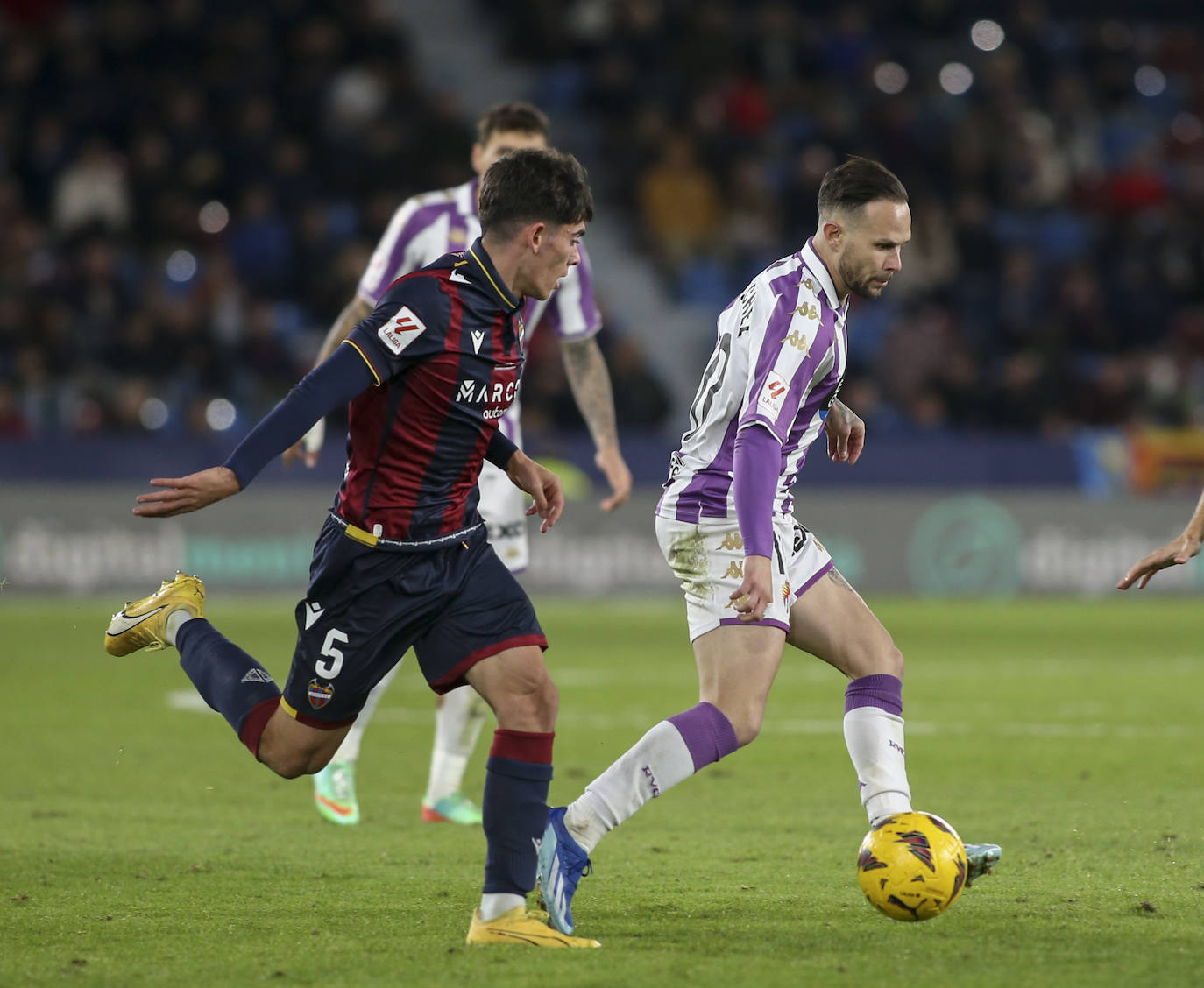 El partido entre el Levante y el Real Valladolid, en imágenes