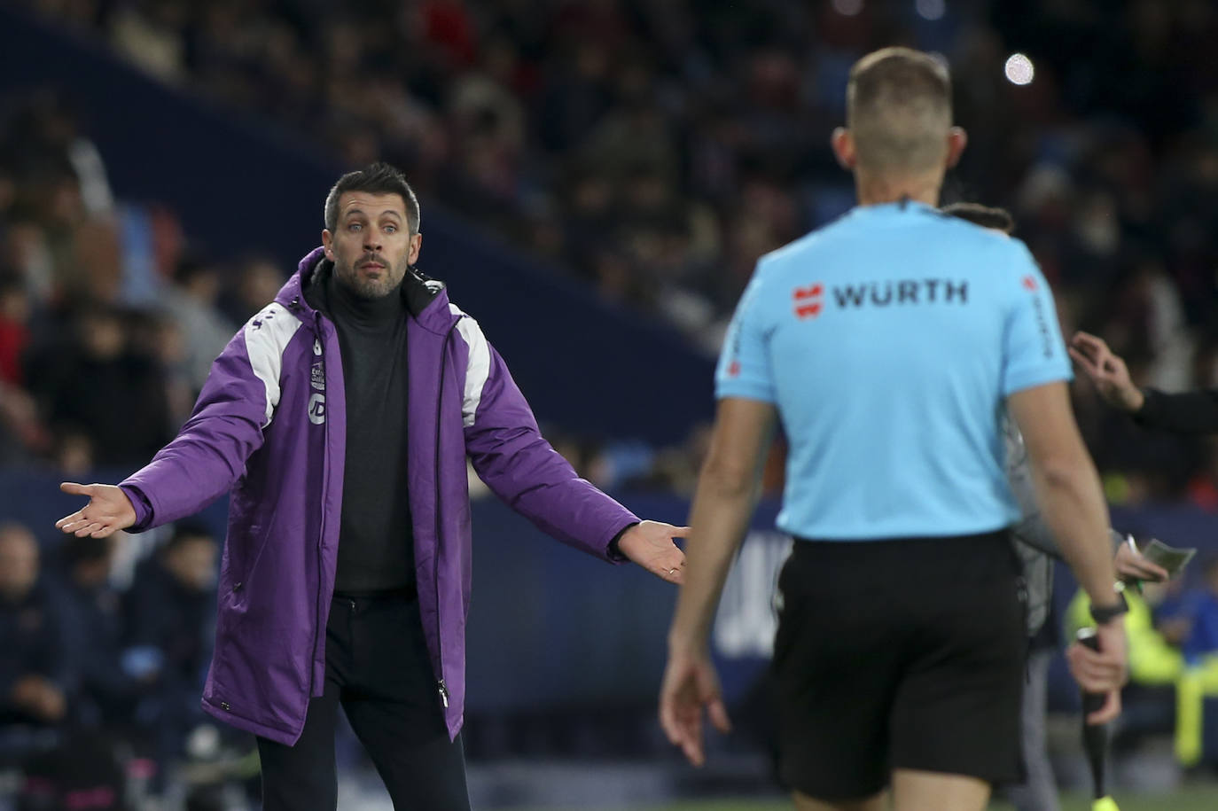 El partido entre el Levante y el Real Valladolid, en imágenes