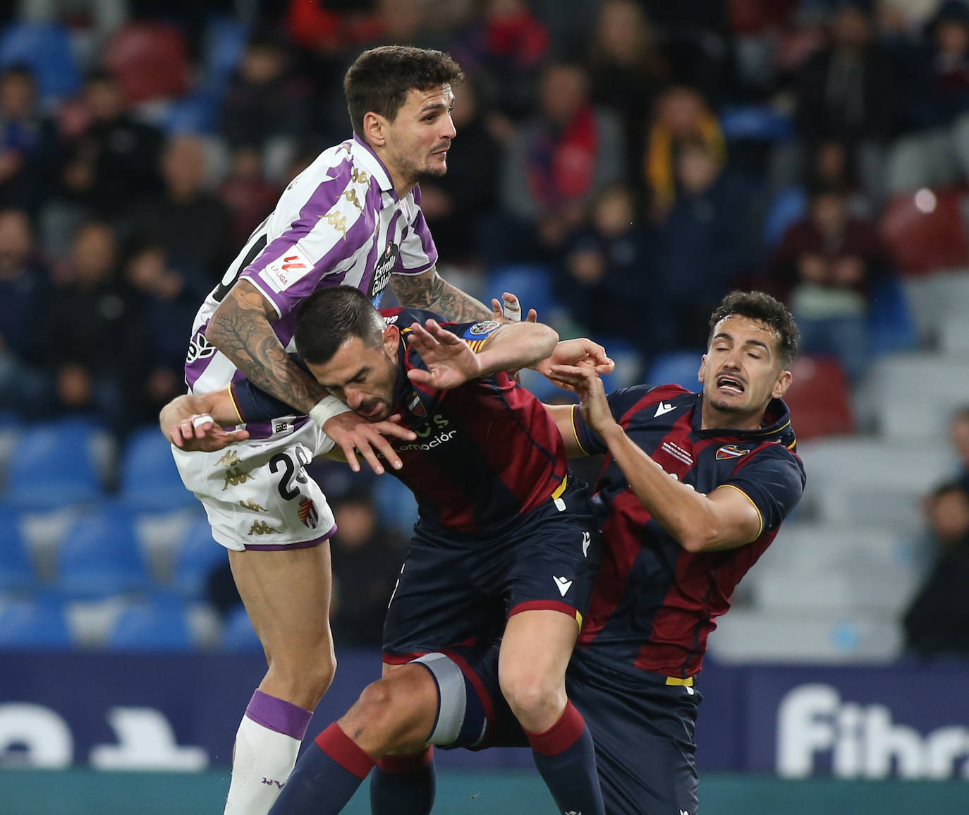 El partido entre el Levante y el Real Valladolid, en imágenes