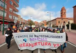 Manifestación en la avenida de Segovia de vecinos de Delicias,