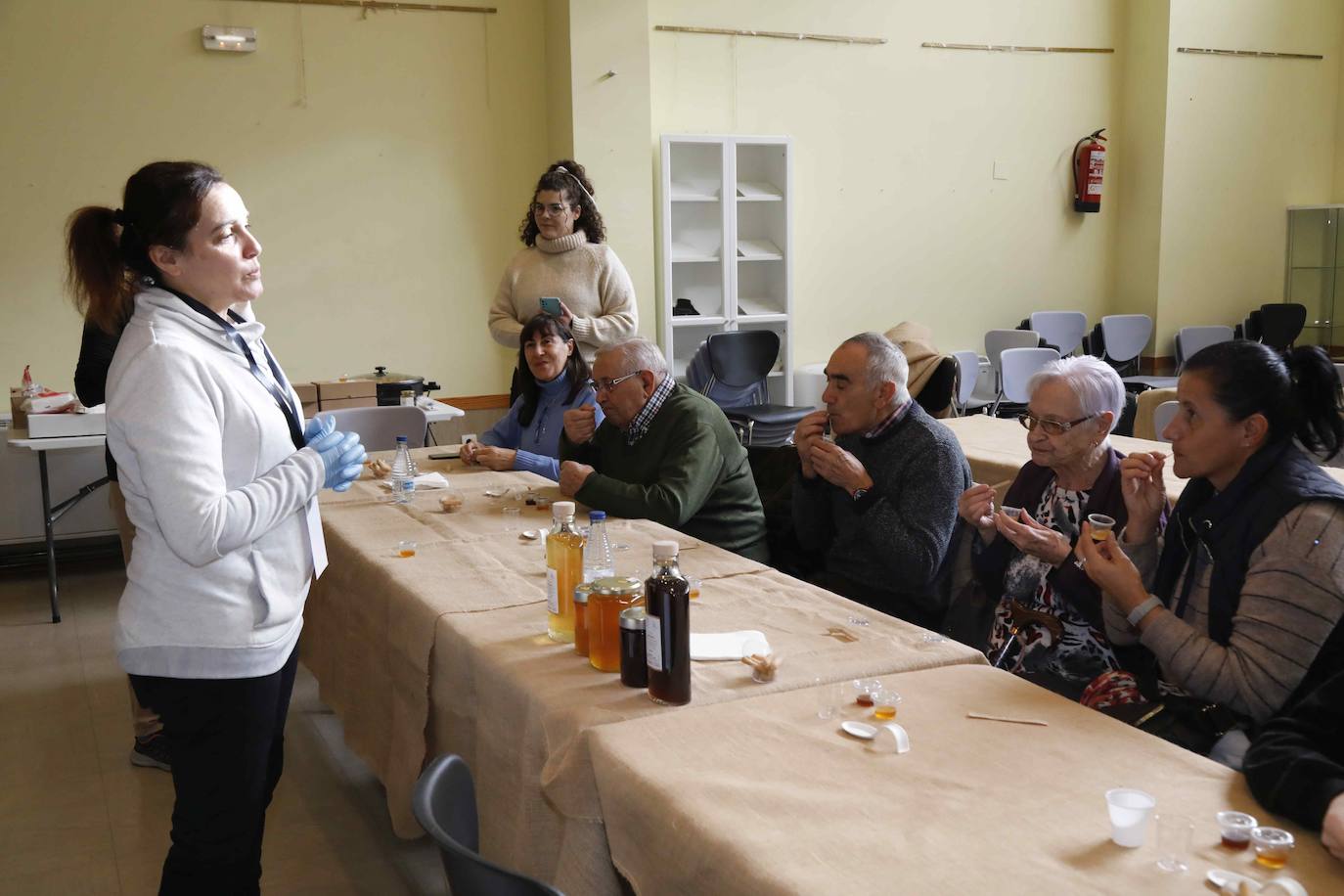 La III Feria de la Trufa de Cogeces del Monte, en imágenes