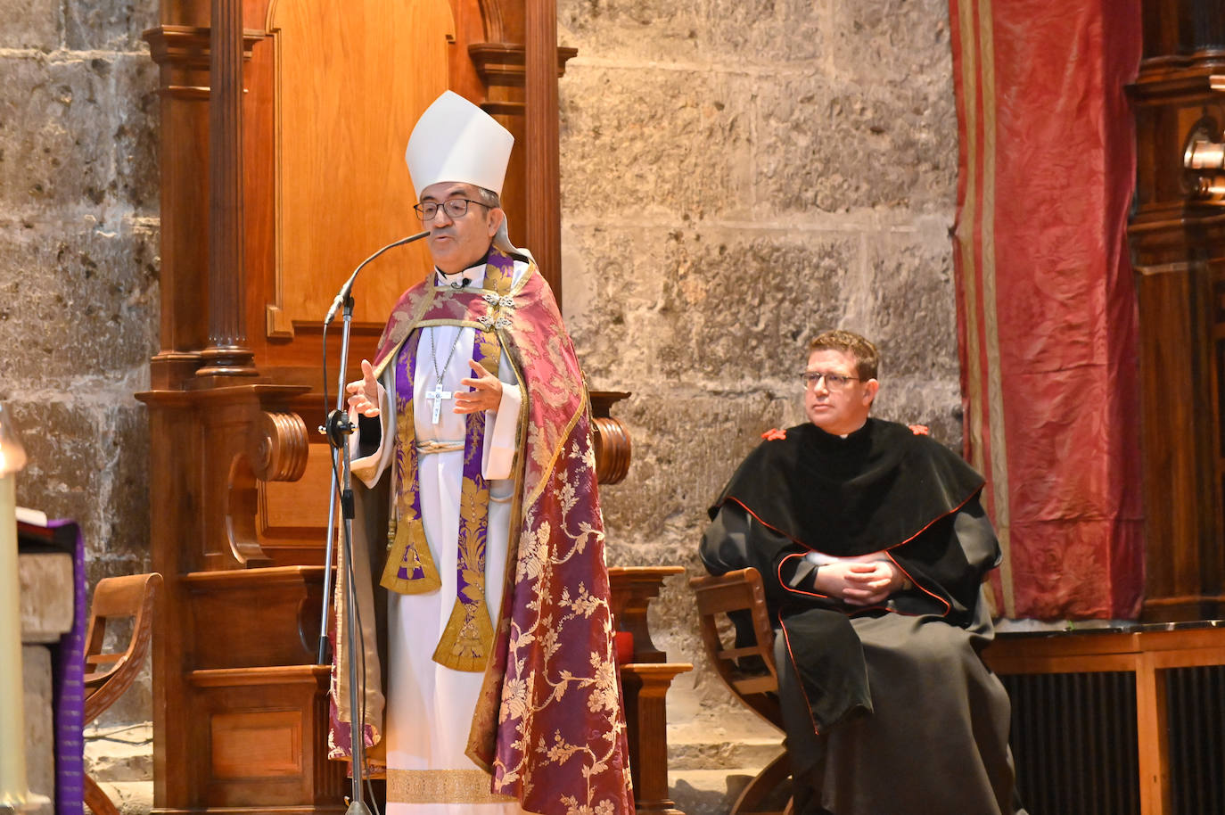 Luis Argüello, durante la homilía.