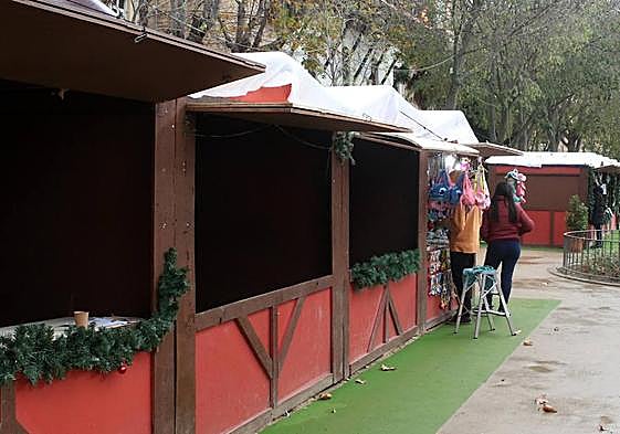 Casetas del Paseo de la Navidad, este lunes.
