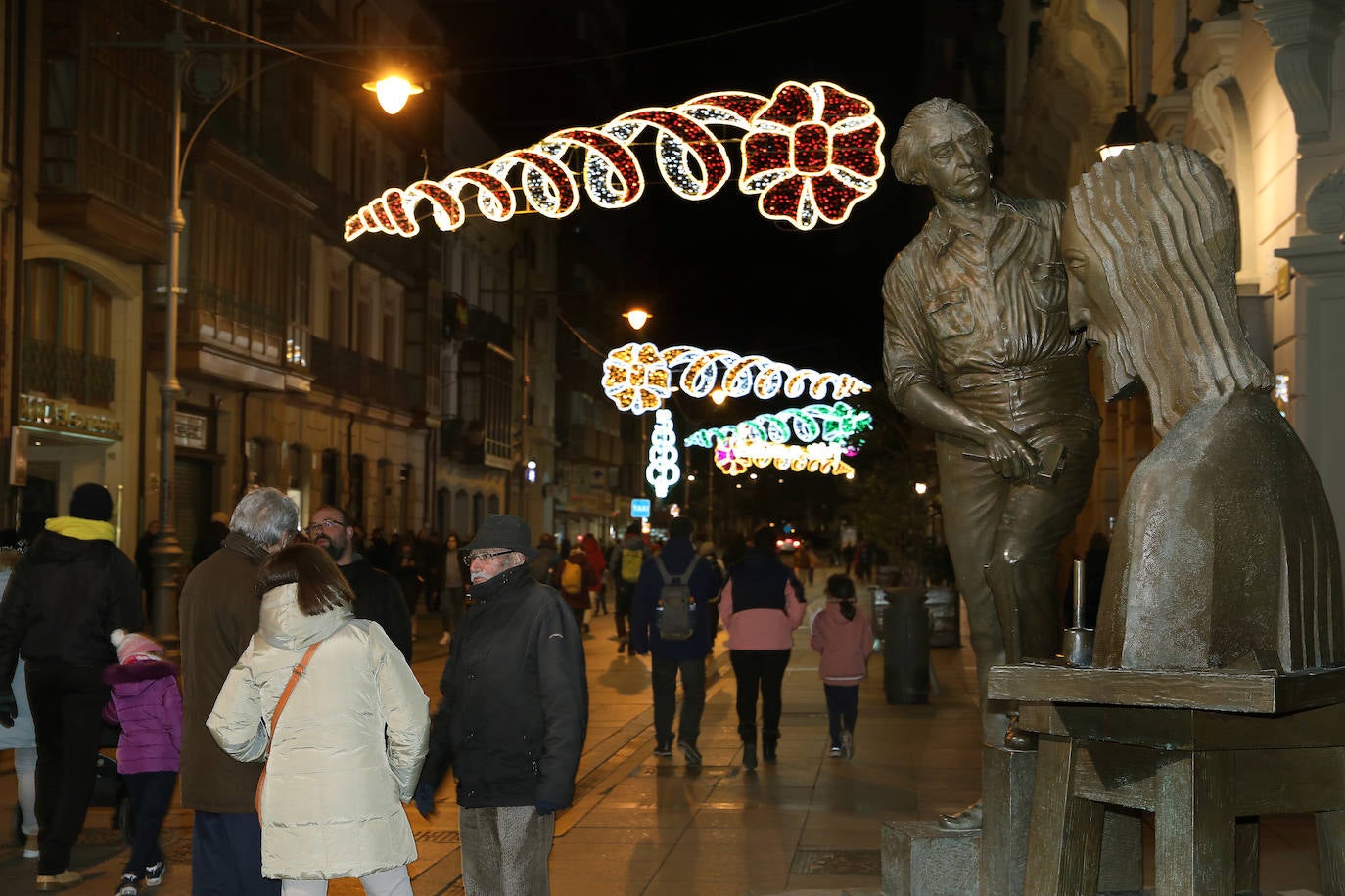 Las luces ya iluminan la Navidad en Palencia