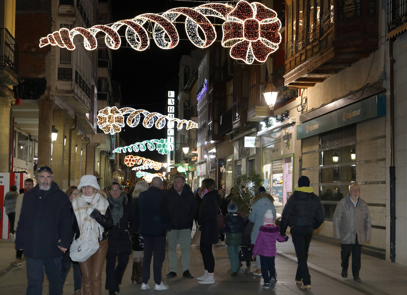 Las luces ya iluminan la Navidad en Palencia