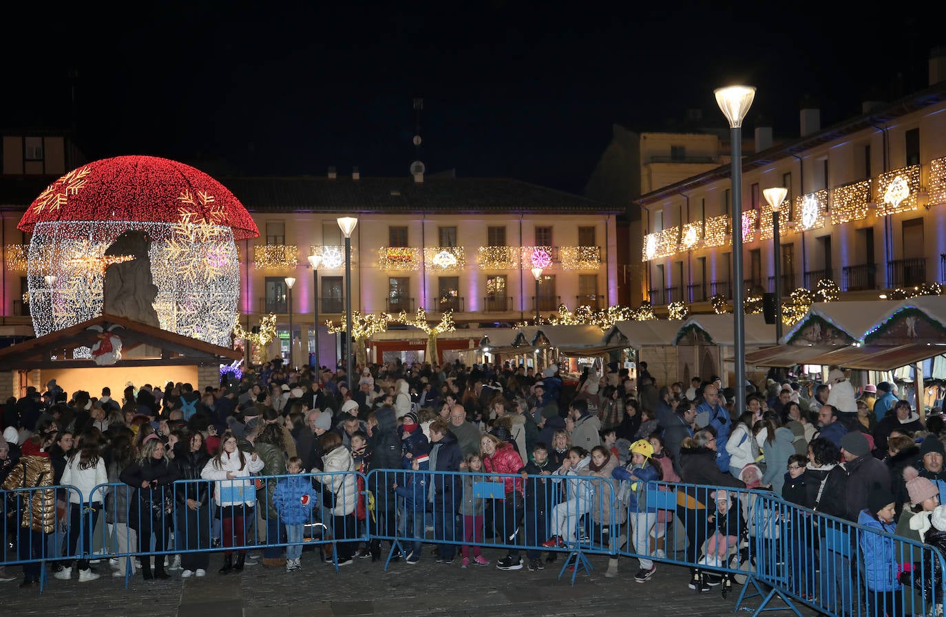 Las luces ya iluminan la Navidad en Palencia