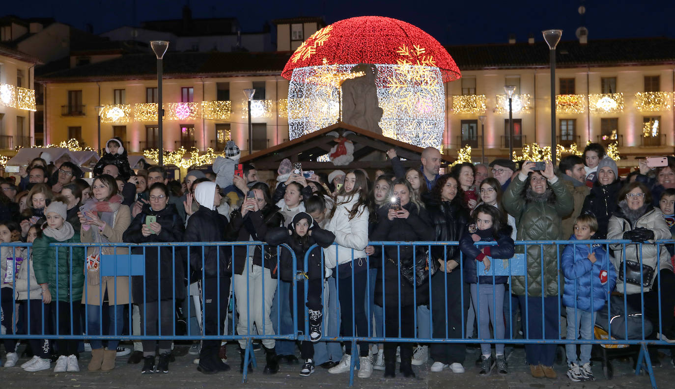 Las luces ya iluminan la Navidad en Palencia