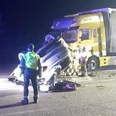 Una joven muerta en un accidente en Soria al colisionar su coche con un camión