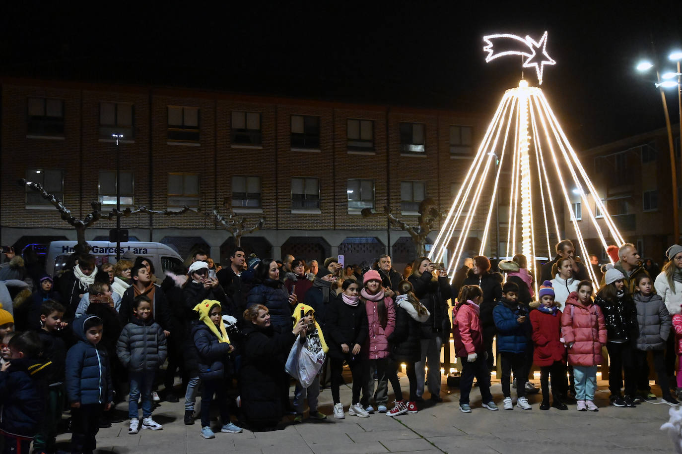 Santovenia de Pisuerga inaugura su árbol de Navidad