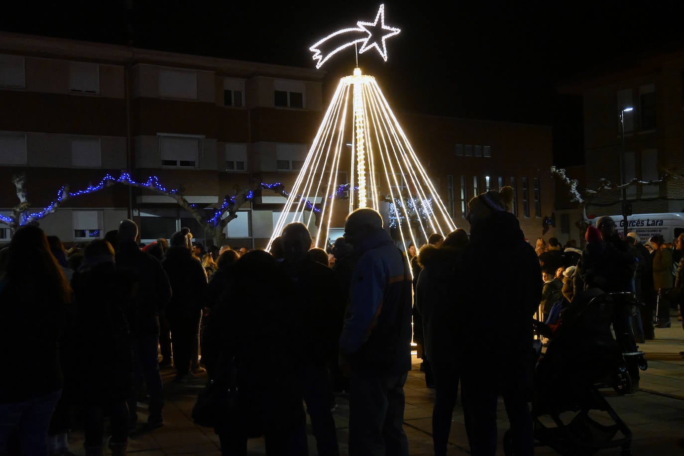 Santovenia de Pisuerga inaugura su árbol de Navidad