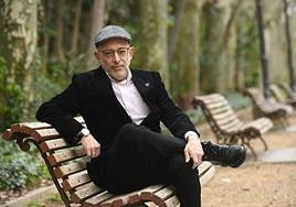 El profesor y escritor Santiago Rodríguez Guerrero-Strachan, en el Campo Grande.