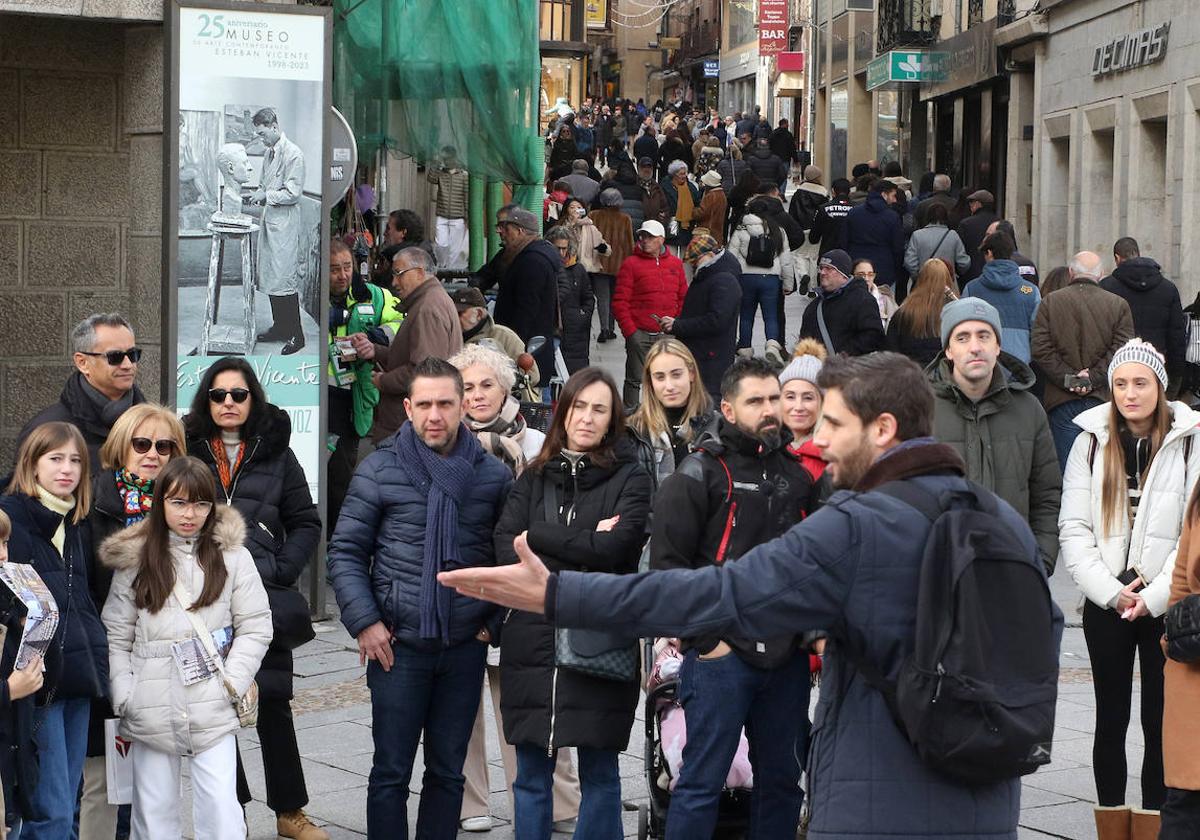 Segovia, llena de turistas durante el primer día del puente