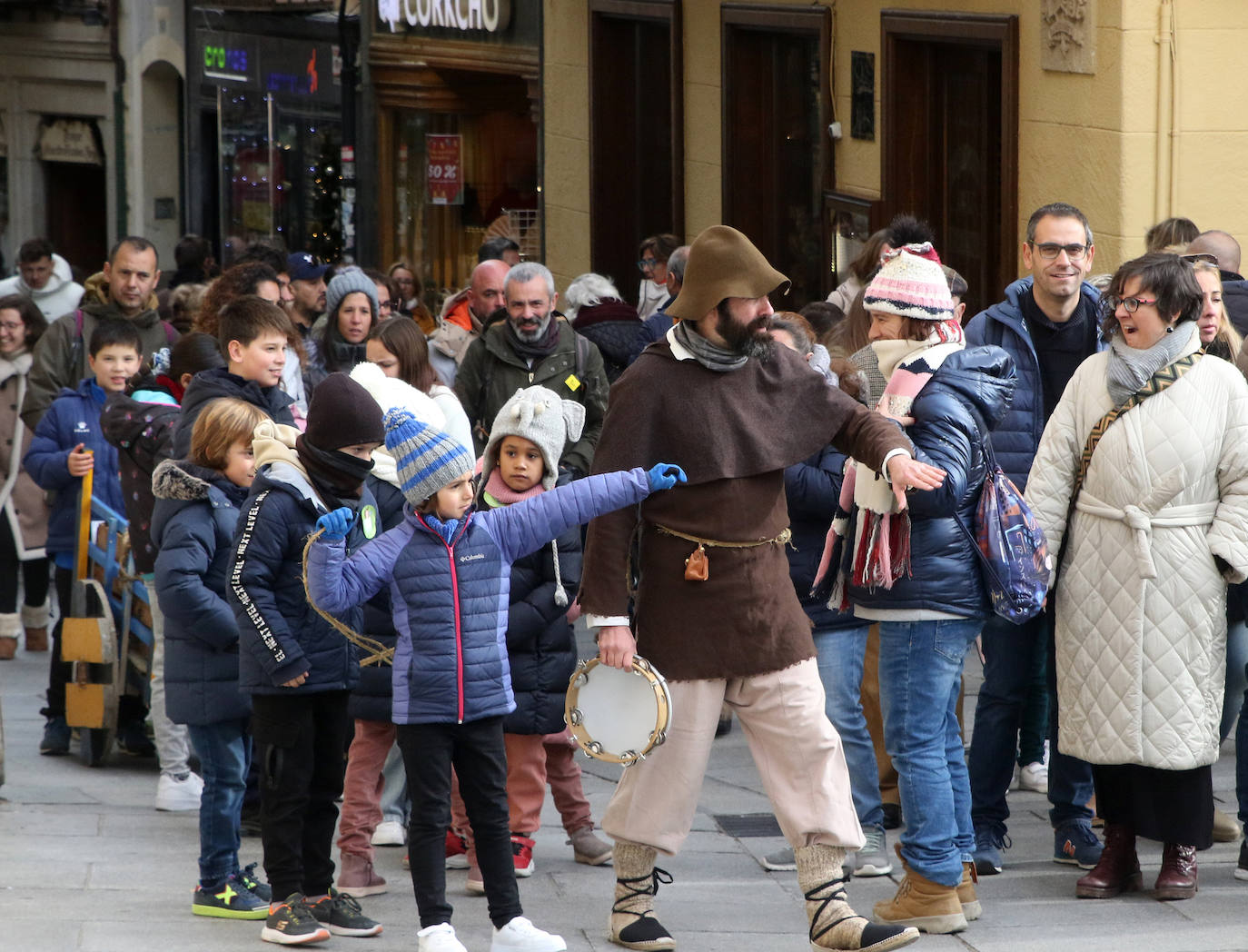 Segovia, llena de turistas durante el primer día del puente