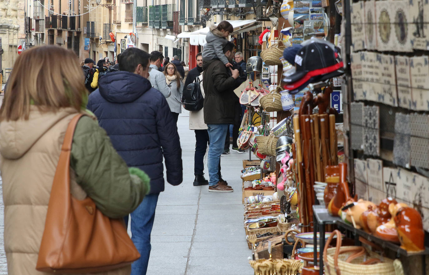 Segovia, llena de turistas durante el primer día del puente