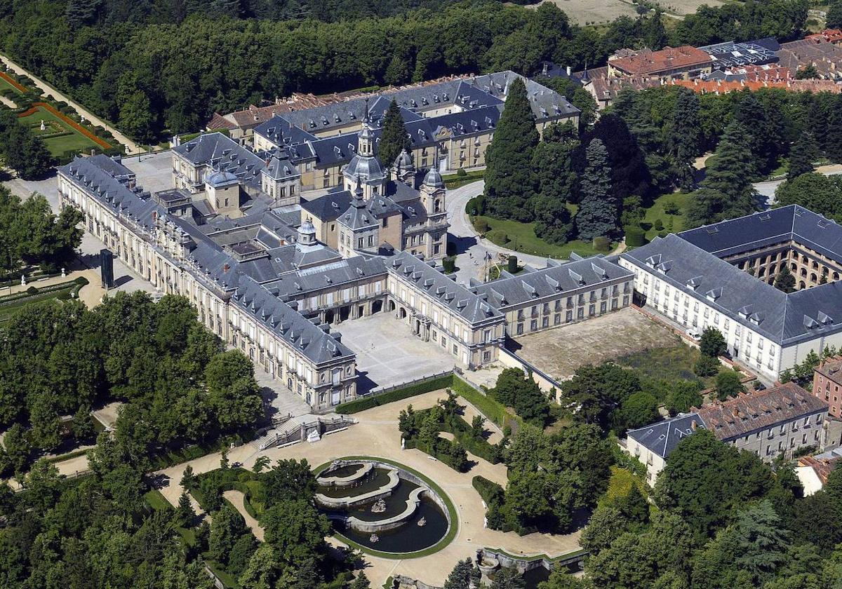 Vista aérea del Palacio Real de La Granja y sus jardines.