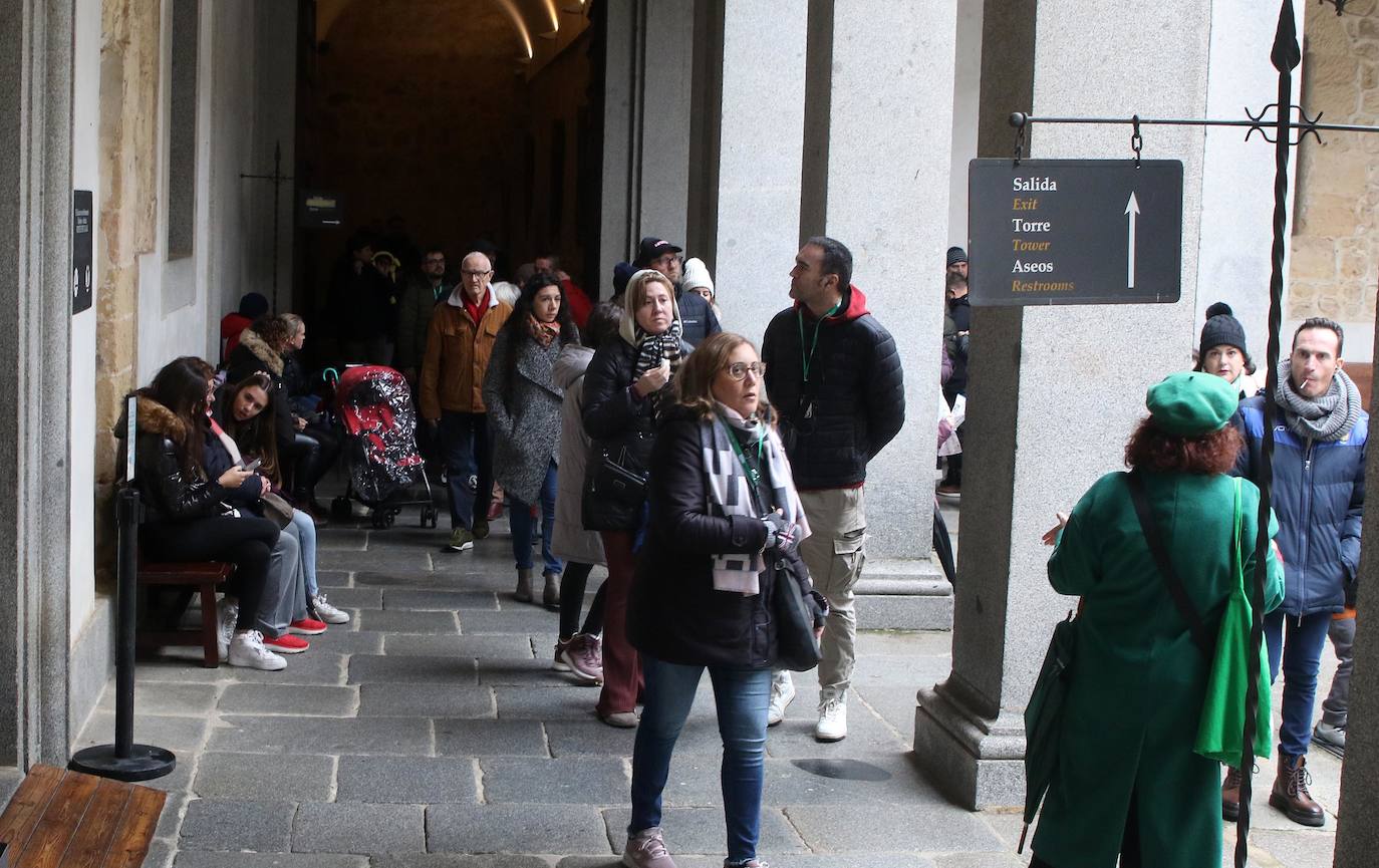 Segovia, repleta de turistas durante el puente