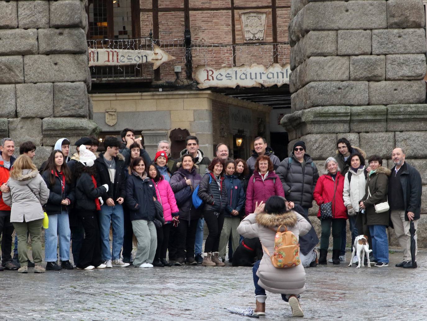 Segovia, repleta de turistas durante el puente