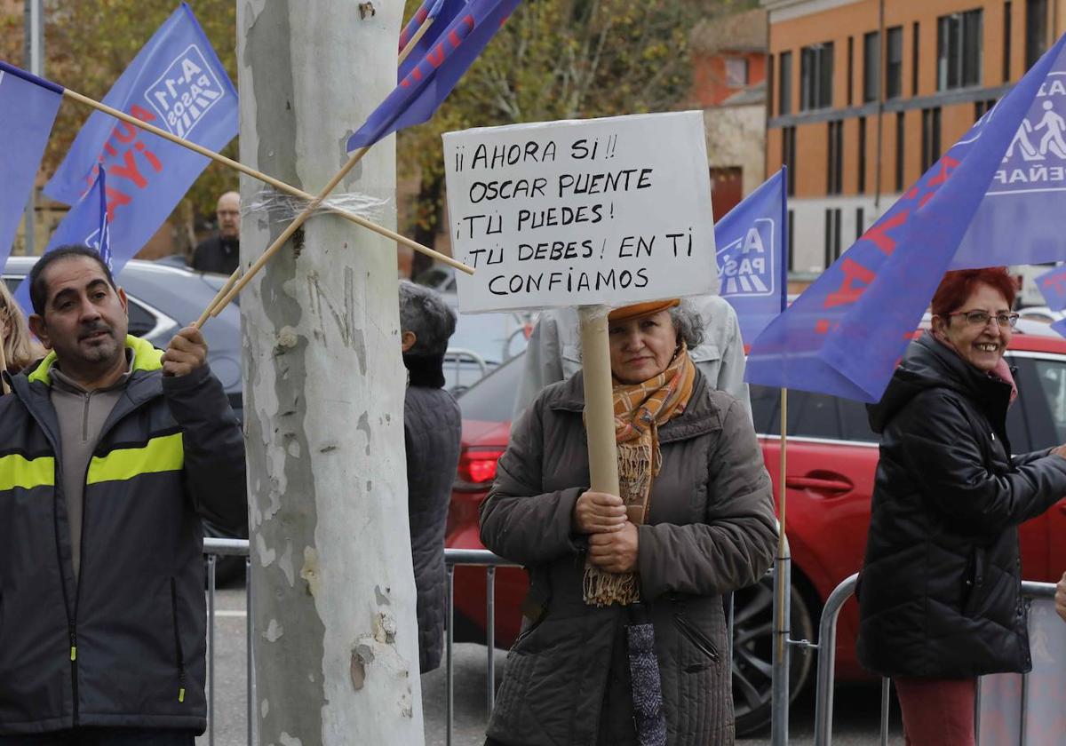 En imágenes, la concentración de la plataforma ciudadana A11 en Peñafiel