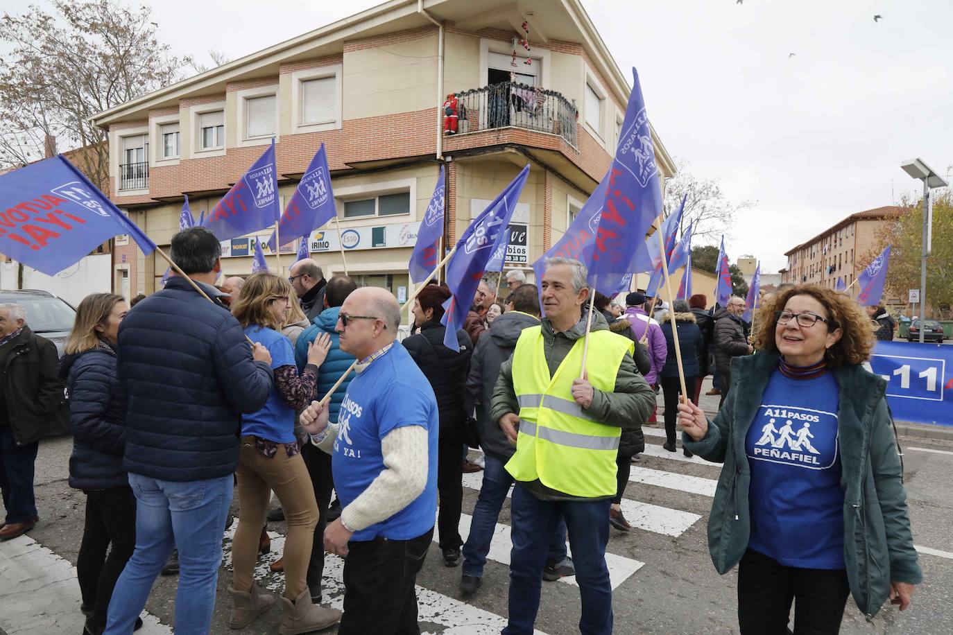 En imágenes, la concentración de la plataforma ciudadana A11 en Peñafiel