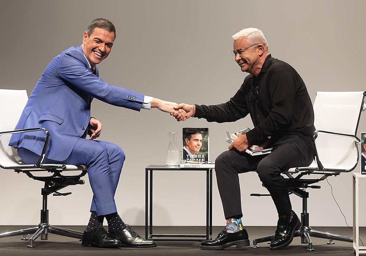 El presidente del Gobierno, Pedro Sánchez, y el presentador Jorge Javier Vázquez.
