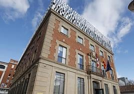 El septuagenario acusado niega abusos sexuales y exhibicionismo a dos menores de 6 y 8 años