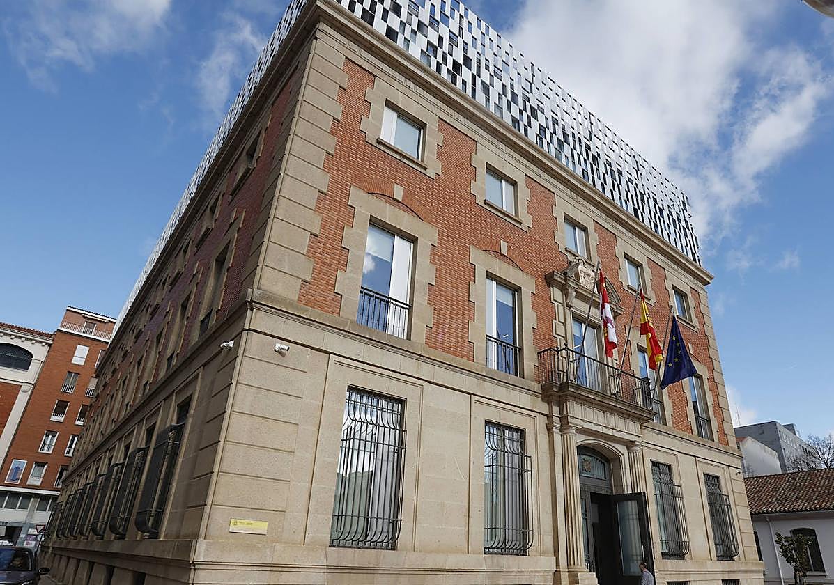 El septuagenario acusado niega abusos sexuales y exhibicionismo a dos menores de 6 y 8 años