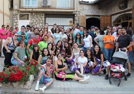 Peñistas en las fiestas de Tabanera del Monte.