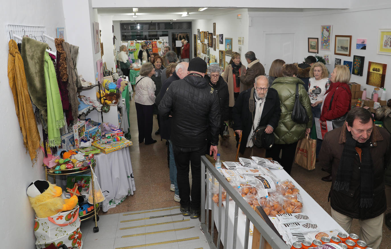 El mercadillo navideño de la Asociación Contra el Cáncer