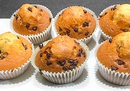 Magdalenas con virutas de chocolate para comenzar la mañana