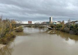 El Pisuerga, a su paso por el puente de Juan de Austria.