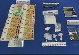 Droga y dinero incautado en el bar.