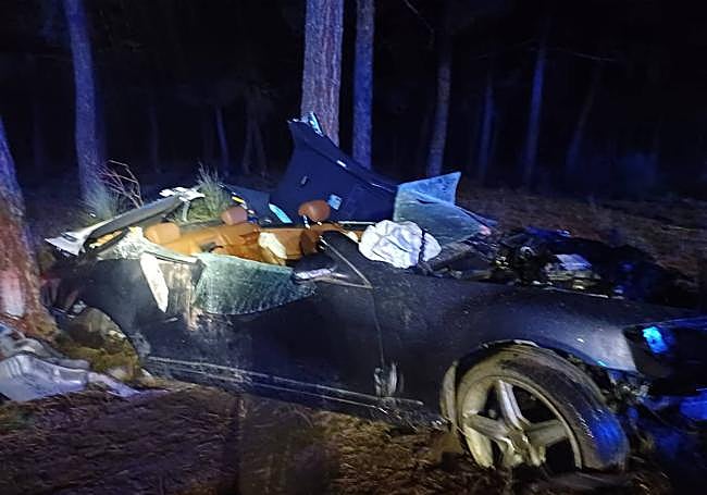 Turismo siniestrado en la carretera SG-V-3341.