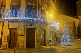 Decoración navideña en el Ayuntamiento de Portillo.