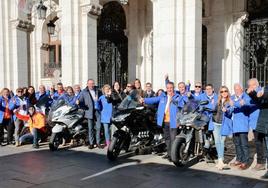 Integrantes de Club Turismoto, durante la presentación de Pingüinos en la Casa Consistorial.