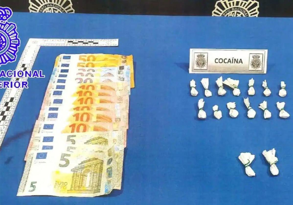 Droga y dinero intervenidos por la Policía Nacional.