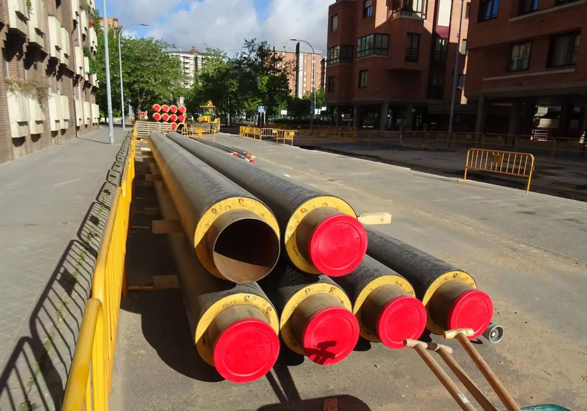 Obras para el despliegue de la red de calor en Huerta del Rey, en una imagen de archivo.