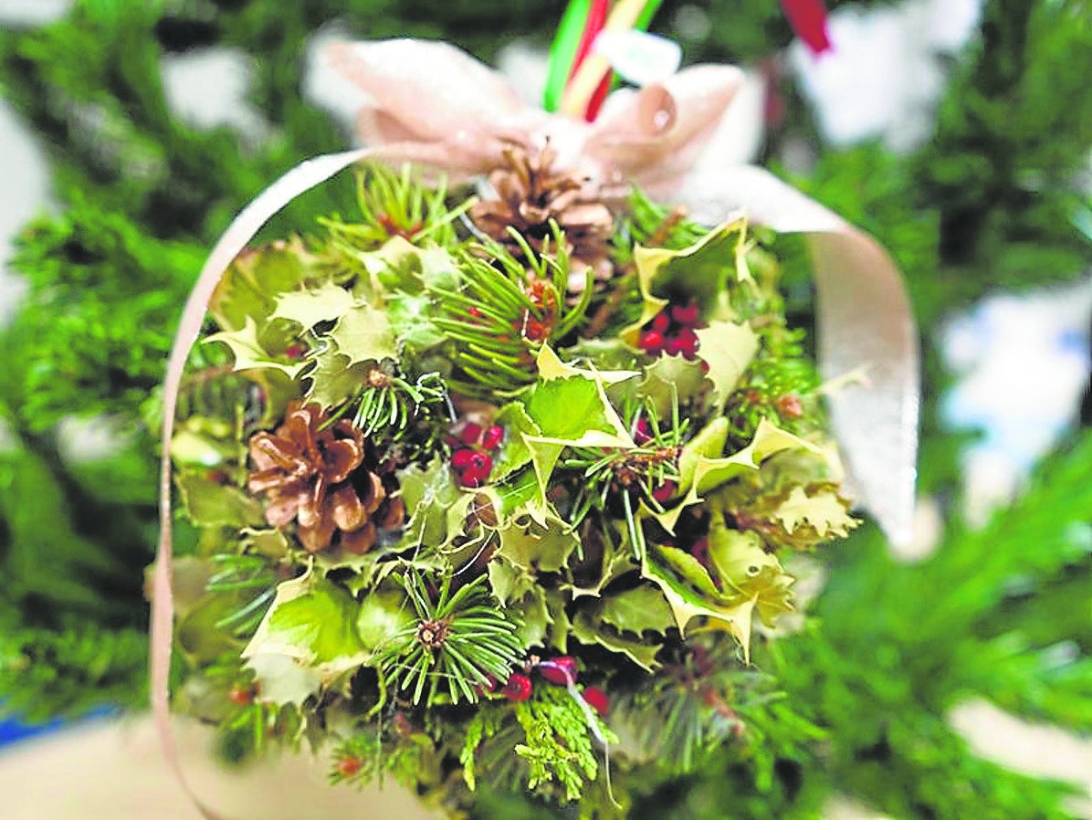Bola de Navidad de jóvenes tureganenses ganadora de un concurso de la Diputación de Segovia