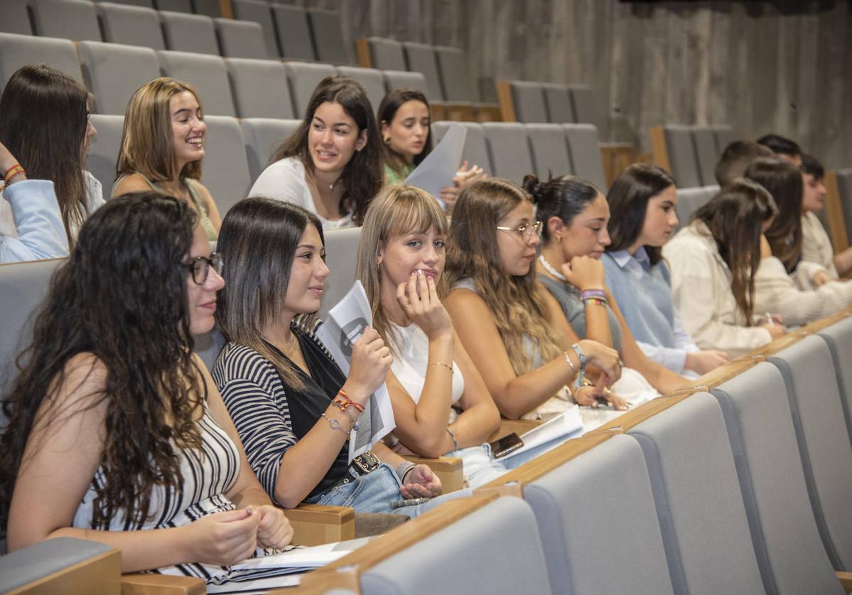 Estudiantes de Enfermería, el día de la presentación.