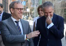 Mariano Vegazones y Andrés Ortega, durante una visita del consejero de Industria a Segovia.