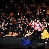 Padres e hijos unidos por la música de Disney y la solidaridad