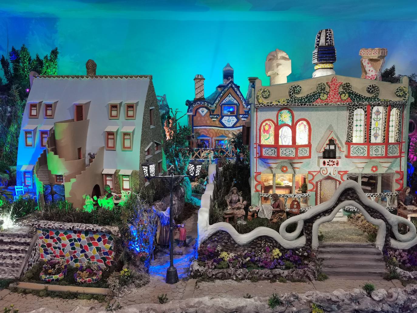 El colegio La Salle se inspira en Gaudí para su belén