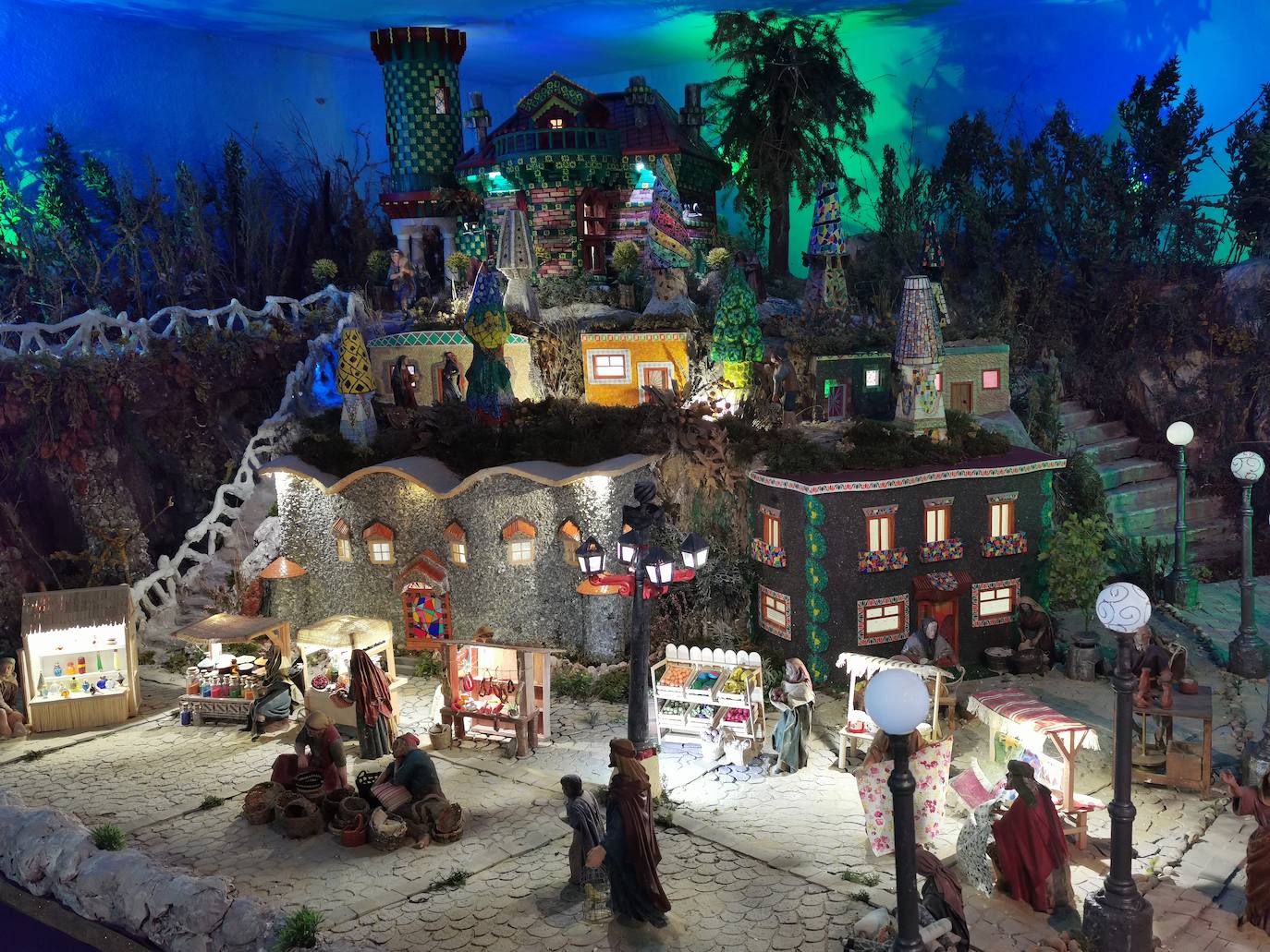 El colegio La Salle se inspira en Gaudí para su belén