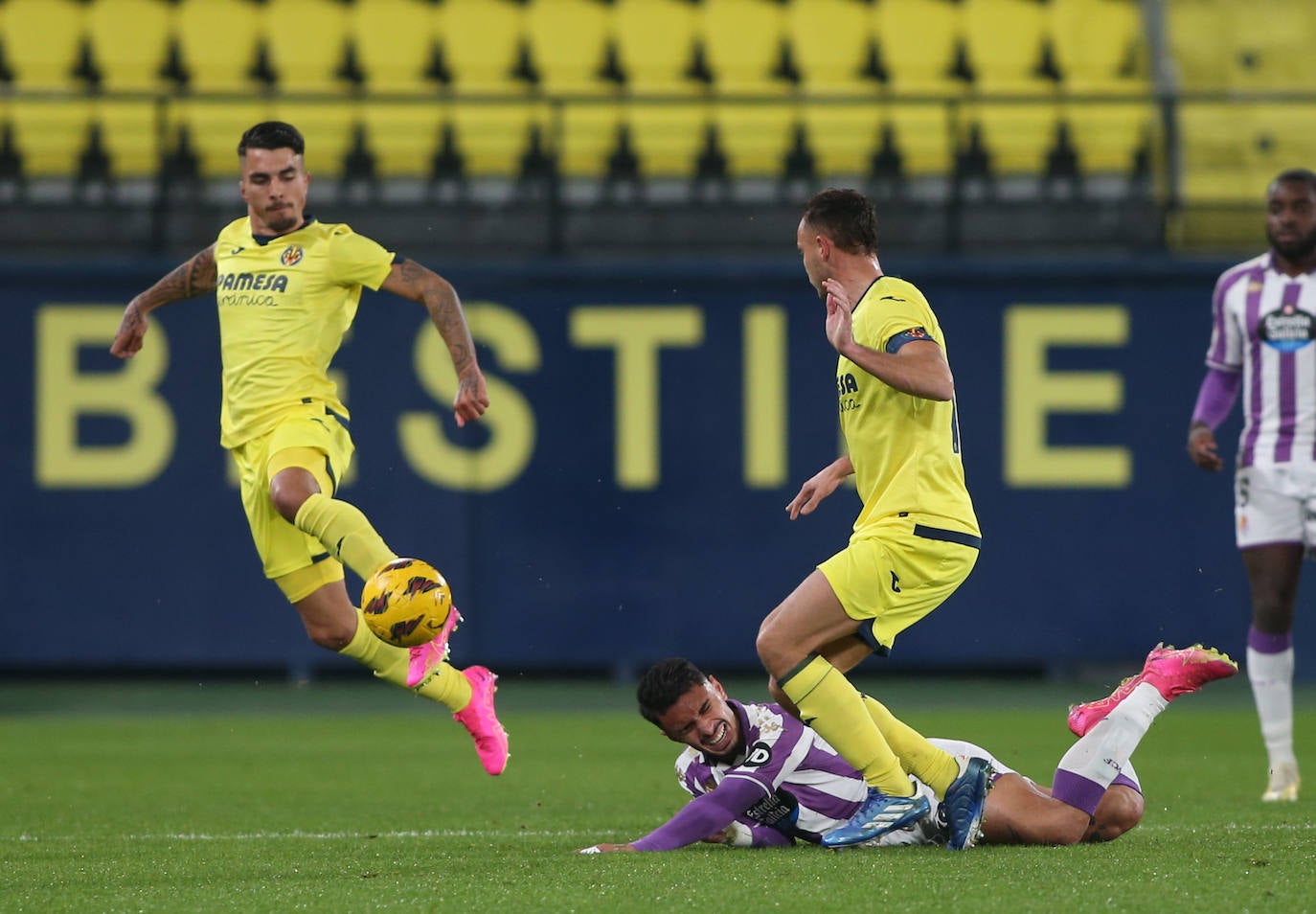 Las imágenes del partido Villarreal B - Real Valladolid