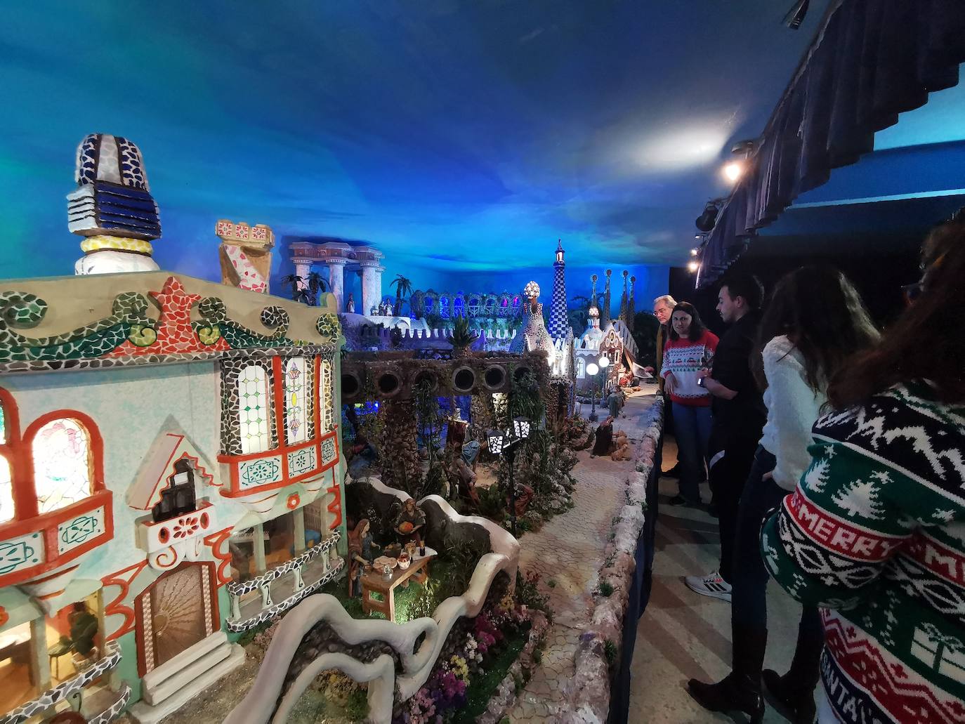 El colegio La Salle se inspira en Gaudí para su belén