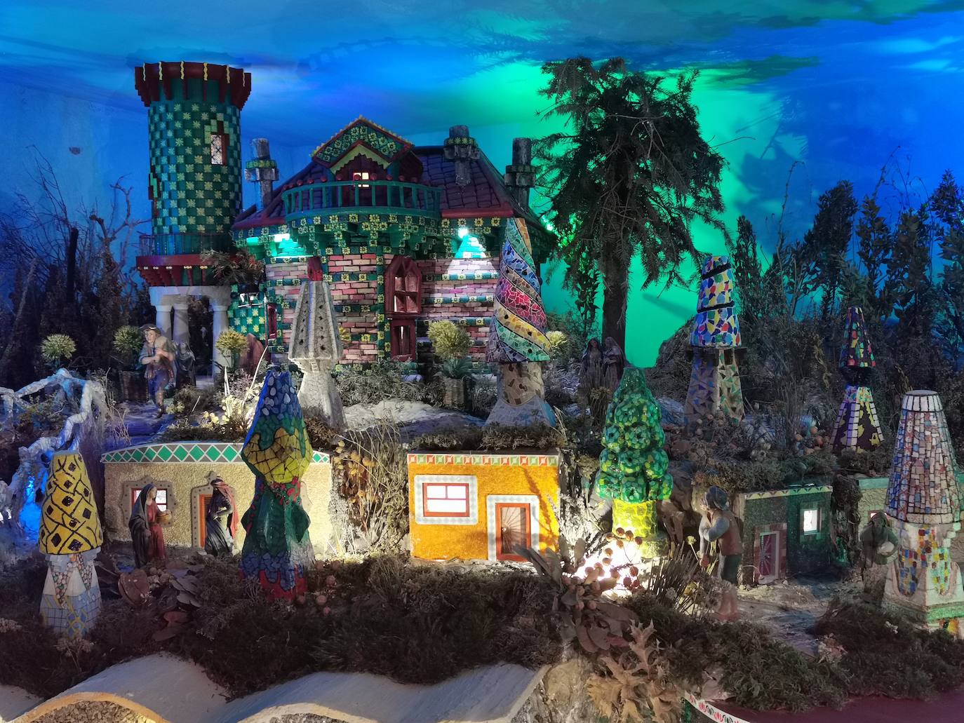 El colegio La Salle se inspira en Gaudí para su belén